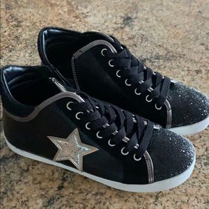 Steve Madden zip up ankle sneaker size 7.5